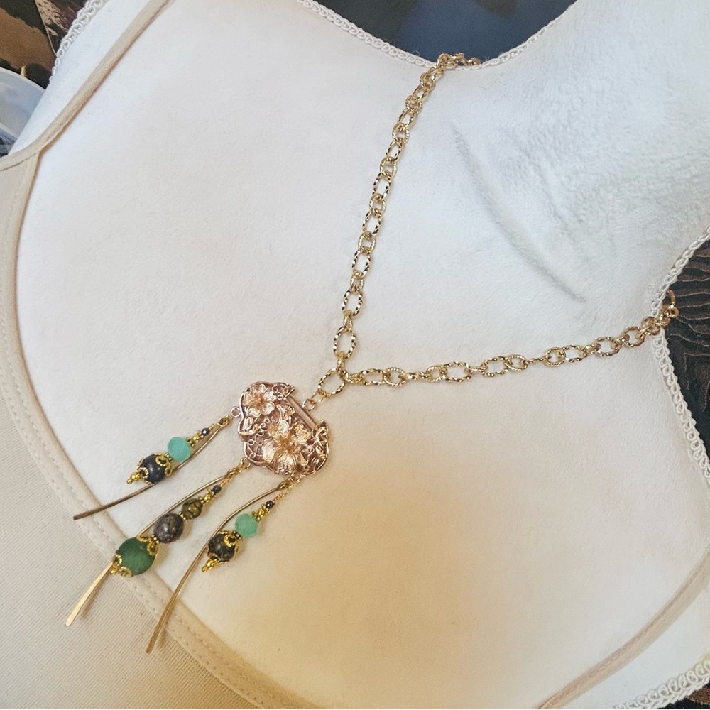 Handcrafted elegant stone dangle fringe medallion pendant on chain necklace